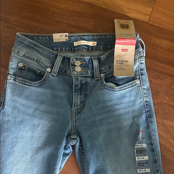 Levi's 70s Style Flare Bell Bottom Jeans -Size 25 - NWT - Picture 4 of 14